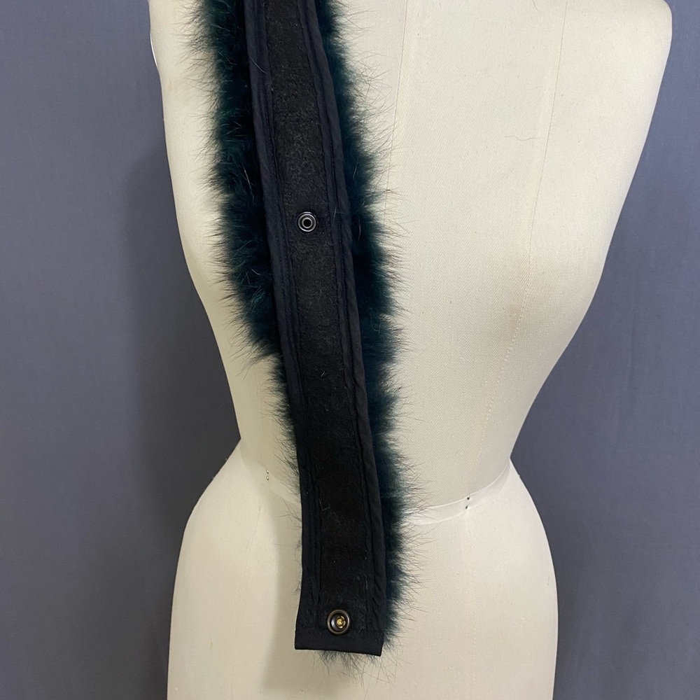 Forest green Fur Collar with Snap Closure - Picture 2 of 6